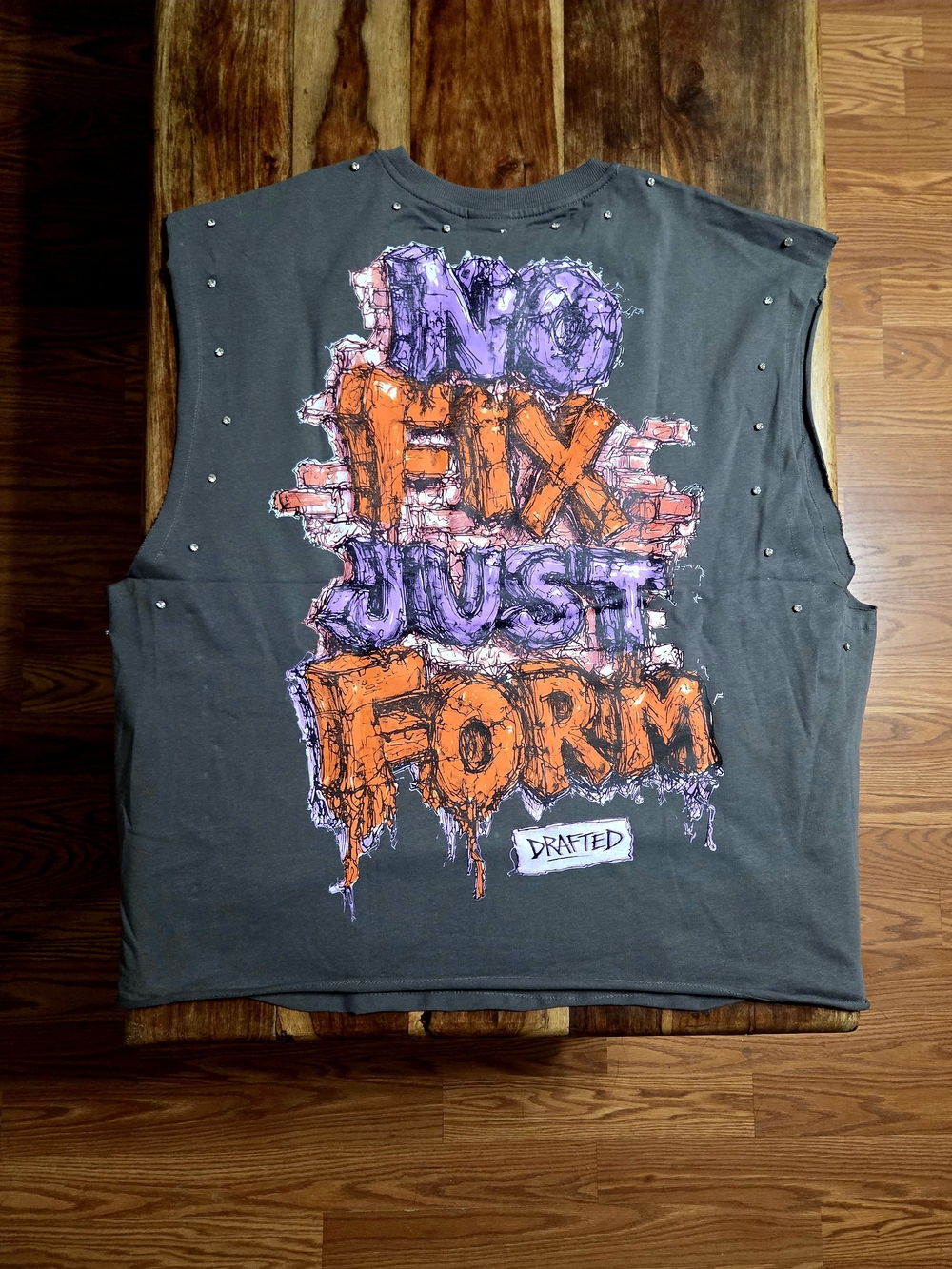 Switch Men's Graphic Gem Studded Sleeveless Muscle Tee. Size 3XL - Picture 6 of 7